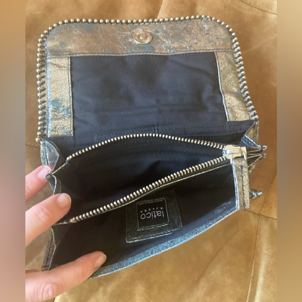 Latico Eloise Leather Wallet Distressed Platnium - Picture 6 of 11